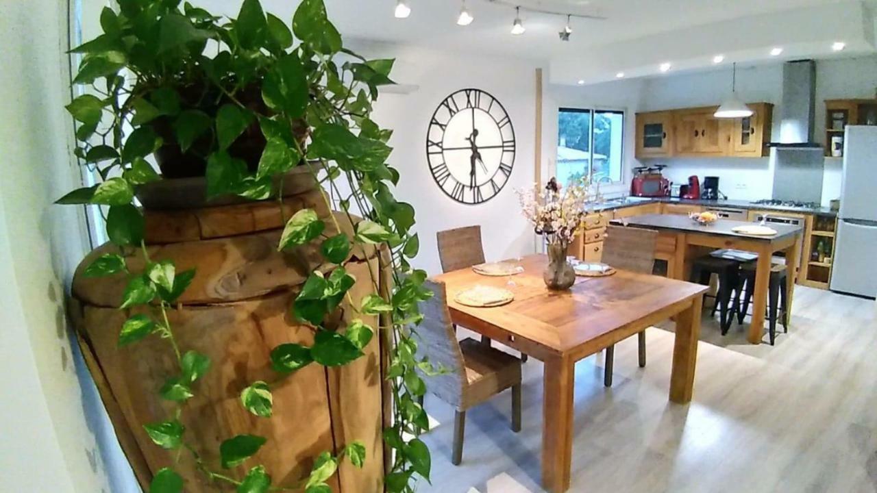 Maison De Charme Castries Zewnętrze zdjęcie