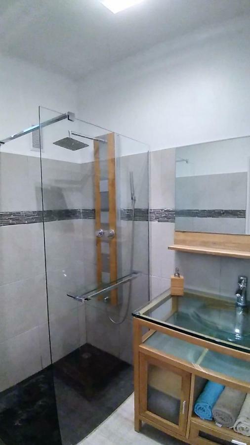 Maison De Charme Castries Zewnętrze zdjęcie